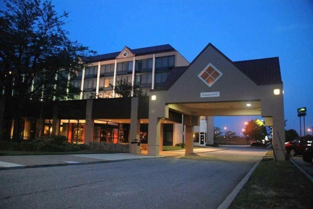 Four Points By Sheraton Cleveland-Eastlake Hotel Exterior photo